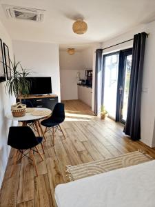 a living room with a table and chairs and a desk at Apartament Amelia1 in Świnoujście