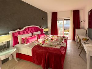 A bed or beds in a room at Tiana Beach Resort
