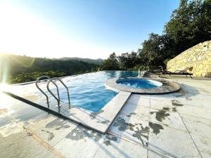 Bazén v ubytování The Sky Imperial Pavoreal Jungle Resort nebo v jeho okolí