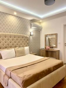 a bedroom with a large bed and a mirror at Hotel Evropa in Ulcinj