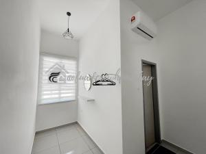 Fotografie z fotogalerie ubytování Jitra 4-Bedroom Home 10 pax Wifi Netflix v destinaci Jitra