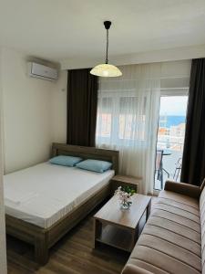 Postel nebo postele na pokoji v ubytování Apartmani Sunce