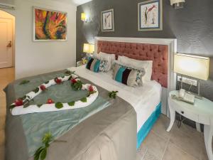 A bed or beds in a room at Tiana Beach Resort
