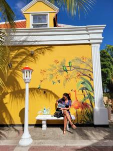 Oaspeți care stau la Curacao Avila Beach Hotel