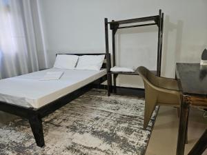 Giường trong phòng chung tại Kamili Homes Apartment 1