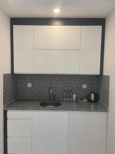 Kuchyň nebo kuchyňský kout v ubytování JK BUSINESS HOTEL