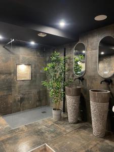 Phòng tắm tại Spa & Love Exotic - Balnéo - Sauna - Parking +19 ảnh