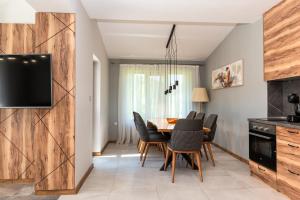 a kitchen and dining room with a table and chairs at Kleptuzaparts in Velingrad