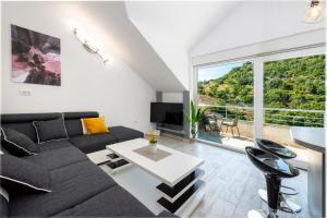 a living room with a couch and a table at Peaceful apartment near the beach - Sole in Zaton