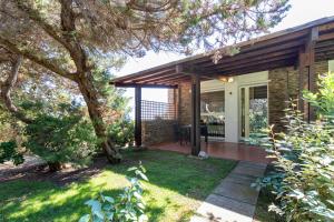 A garden outside Residence Le Vele