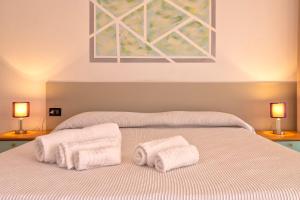 A bed or beds in a room at Residence Le Vele