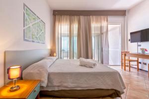 A bed or beds in a room at Residence Le Vele