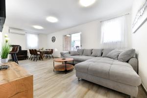 Khu vực ghế ngồi tại Villa Kate