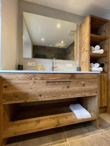 Fotografie z fotogalerie ubytování Appartements Lorenzoni, Cafe Konditorei Helmut Lorenzoni v destinaci Kirchberg in Tirol + 37 fotografií