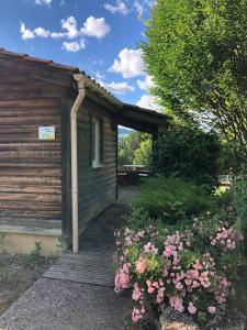 Vonkajšia záhrada v ubytovaní Résidence Les Chalets de Millau