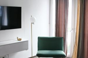 TV a/nebo společenská místnost v ubytování American Ease Apartments - Hahnbach, Vilseck, Weiden