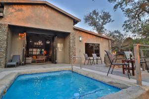 Bazén v ubytování NoNaMe nebo v jeho okolí