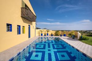 - une piscine dans l'arrière-cour d'une maison dans l'établissement Aal Cachucho, à San Agustín de Guadalix