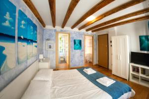 a bedroom with a large bed in a room at Piazza Grande City Residence in Trieste