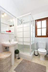 Koupelna v ubytování CASA BRANSFORD, Excellent, Sunny House with Private Heated Pool