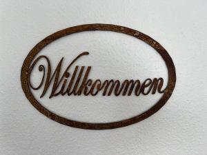 Ein Zertifikat, Auszeichnung, Logo oder anderes Dokument, das in der Unterkunft Meike 2 - Ebenerdige Wohnung mit Terrasse und kleinem Garten ausgestellt ist