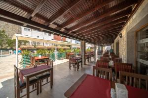 A restaurant or other place to eat at Tiana Beach Resort