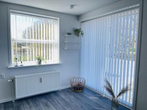 Fotografie z fotogalerie ubytování aday - Elegant Apartment with Terrace v destinaci Svenstrup