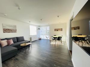 Posezení v ubytování aday - Elegant Apartment with Terrace