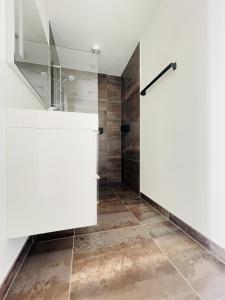 Koupelna v ubytování aday - Elegant Apartment with Terrace