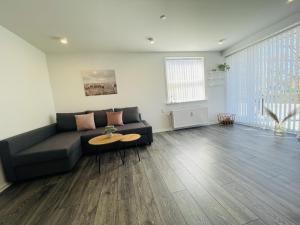 Posezení v ubytování aday - Elegant Apartment with Terrace