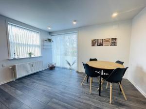 Fotografie z fotogalerie ubytování aday - Elegant Apartment with Terrace v destinaci Svenstrup