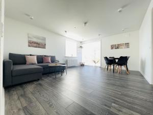 Posezení v ubytování aday - Elegant Apartment with Terrace