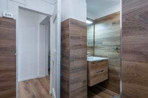 a bathroom with a sink and a mirror at GuestHost - Marilyn Apartment tra centro e mare in Pesaro