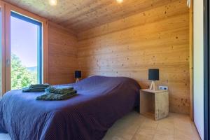 Postel nebo postele na pokoji v ubytování Eco-gite Dans Chalet Neuf Au Pied