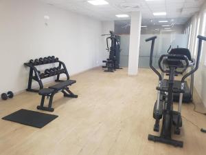 a gym with several exercise bikes in a room at Apartamento Amarna in Benalmádena