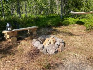 Aed väljaspool majutusasutust Forest cabin with stunning mountain view & Sauna