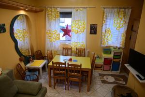 a living room with a dining room table and chairs at Balaton Soul House in Vonyarcvashegy