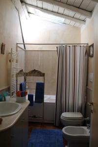 Koupelna v ubytování L'Oleandro sul Lago d'Iseo B&B