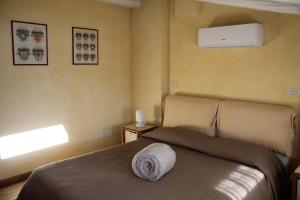 Postel nebo postele na pokoji v ubytování L'Oleandro sul Lago d'Iseo B&B