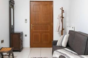 Et opholdsområde på Aegina Town Apartment , with Private Parking