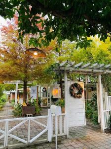 a white shed with a fence and a table and chairs at 好和院景 How Has in Chishang