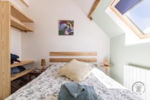 Postel nebo postele na pokoji v ubytování Le jardin des fées