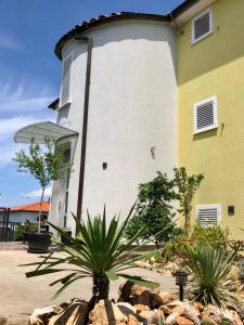 Gallery image of Goldfinch Estate in Banjole