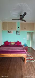 Postel nebo postele na pokoji v ubytování The Moon Light Home stay