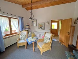 a living room with chairs and a couch at Ferienwohnung Wagner in Bergen