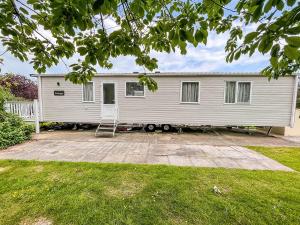 a mobile home with a ladder in a yard at Beautiful 6 Berth Caravan With Decking At Southview Holiday Park Ref 33024o in Skegness