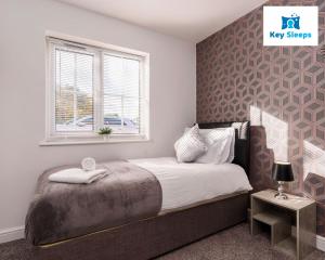 a bedroom with a bed and a window at Key Sleeps - Private Parking - Lower Pilsley - Balcony - Contractors - Leisure in Pilsley