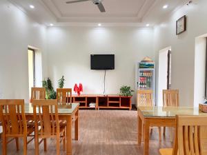 TV a/nebo společenská místnost v ubytování Tam Coc Golden Sky Homestay