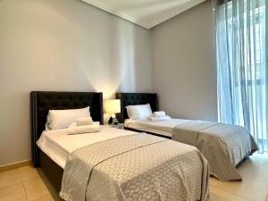Posteľ alebo postele v izbe v ubytovaní Reinapart Patacona Beachfront Seaview