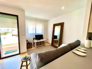 a living room with a couch and a television at Condado de alhama NARANJOS 8 SV/92 in El Romero
